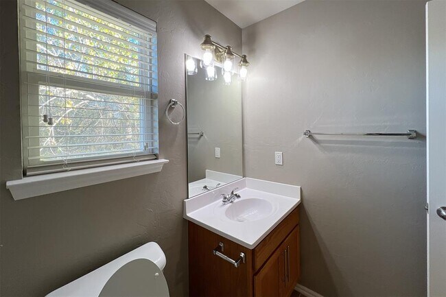 Building Photo - 7804 Bennie Terrace