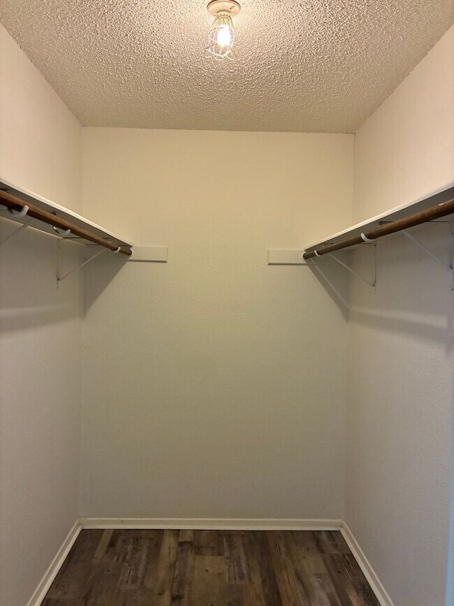 Building Photo - Completely Updated Home – Move In and Enjoy Modern Comfort!