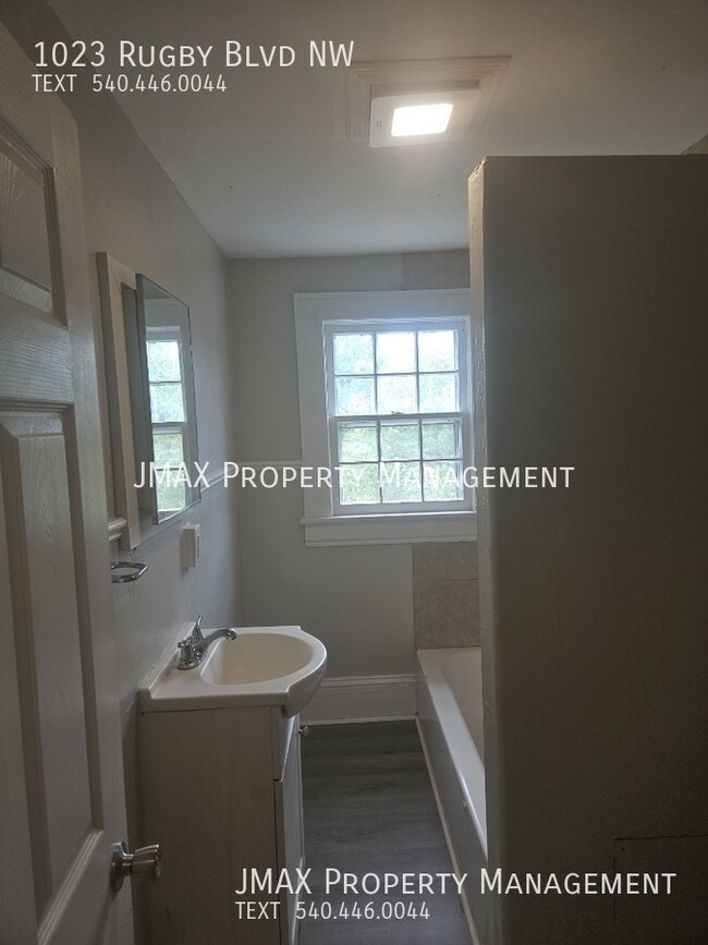 Building Photo - 1023 Rugby Blvd NW