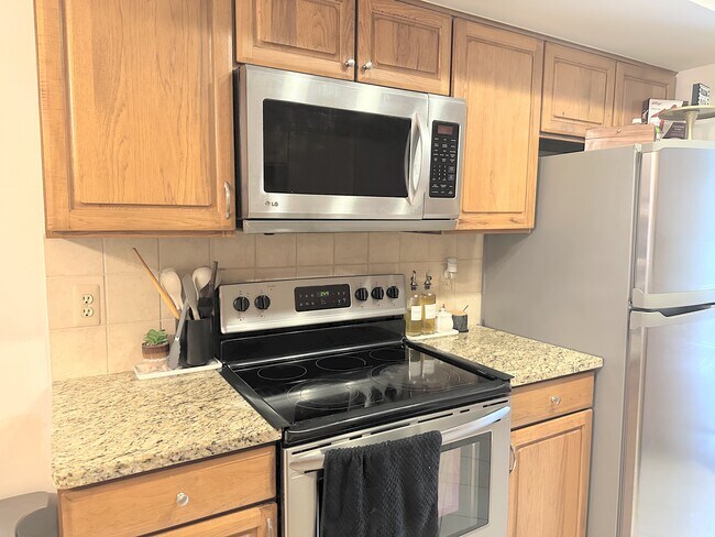 Kitchen - 3045 Moon Lake Dr