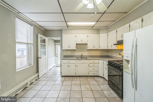 Building Photo - 4658 Mansion St