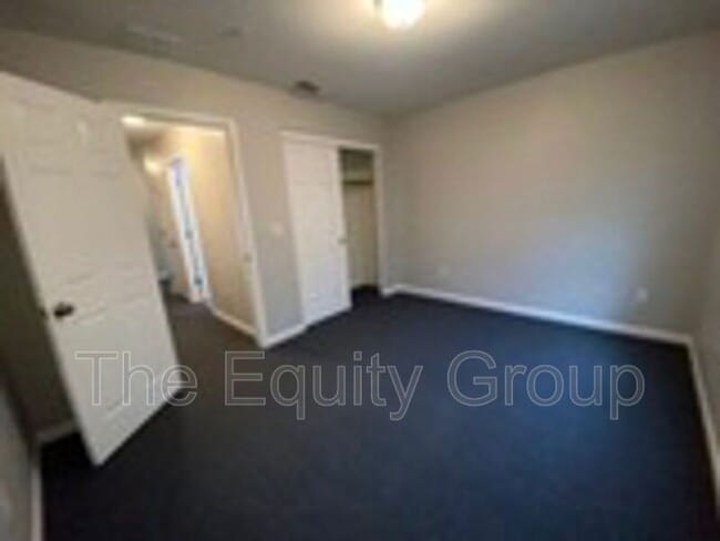 Building Photo - 2541 W Porter Ave