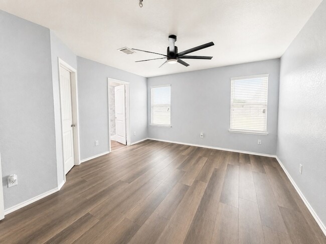 Building Photo - 716 Mallard Dr