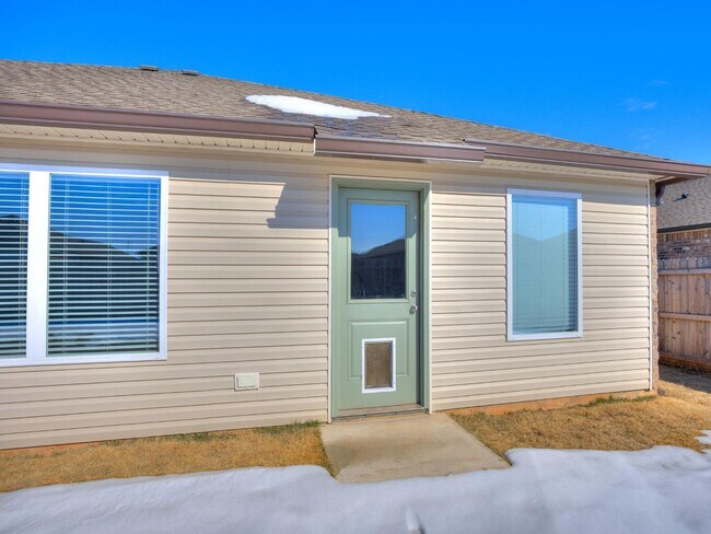 Building Photo - 10044 SW 40th St