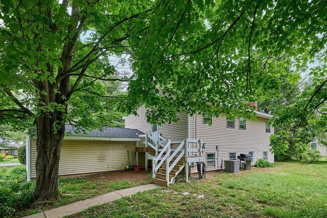 Building Photo - 167 Rocky Hill Rd