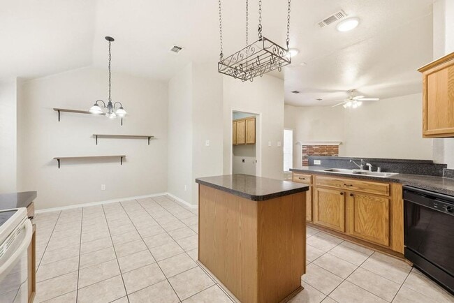 Building Photo - 100 Oak Hollow Ln