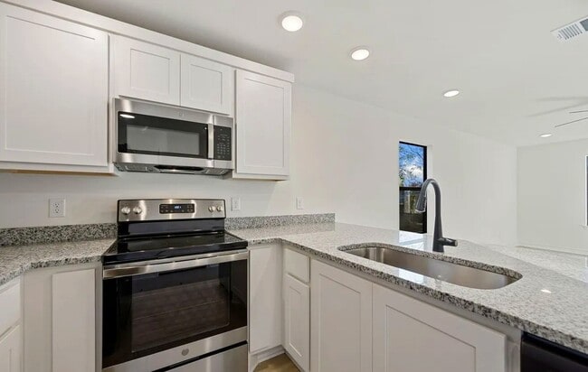 Building Photo - 545 Delmar St