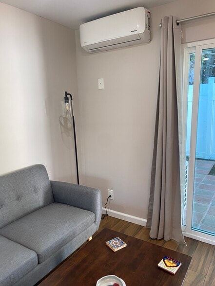 Building Photo - 3675 Kelton Ave