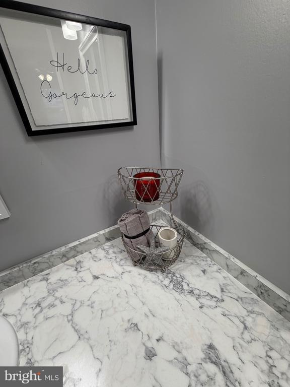 Building Photo - 102 Stonehurst Ct