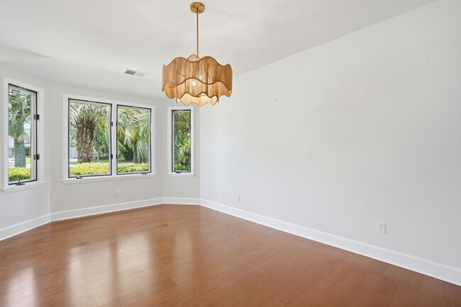 Building Photo - Enjoy Lowcountry living in this beautifully updated 3-Bed, 2-Bath home in Moss Creek!