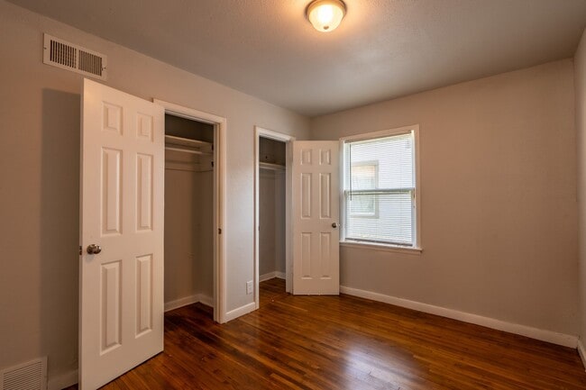 Building Photo - 3 Bed / 1 Bath in Tulsa!