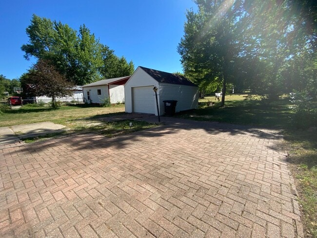 Building Photo - Renovated 3 bedroom/1bath ranch style home