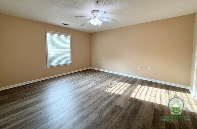 Building Photo - 105 McKenna Cir