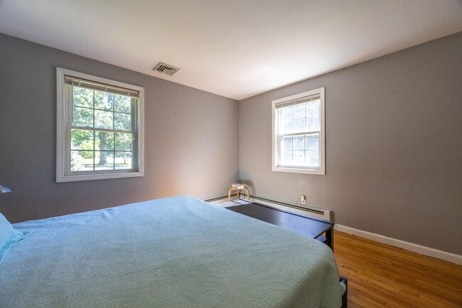Building Photo - Charming 3-Bedroom Home in a Peaceful Neig...