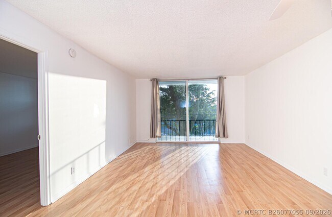 Building Photo - 1800 N Andrews Ave