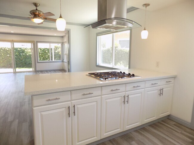 Building Photo - Ranch Style 1 Level, 3Bed/2Bath, Miraleste Pines, Custom Touches Everywhere