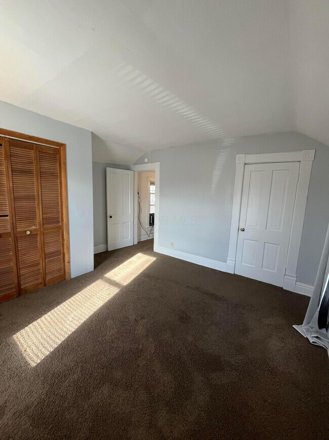 Building Photo - 1227 E Chestnut St