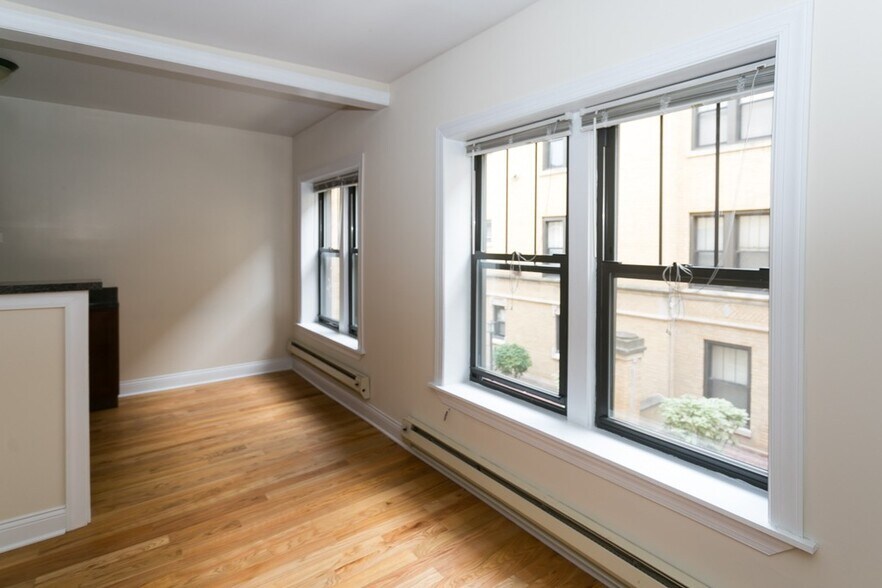 Building Photo - 2849 N Orchard St