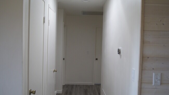 Building Photo - 27403 Garza Dr