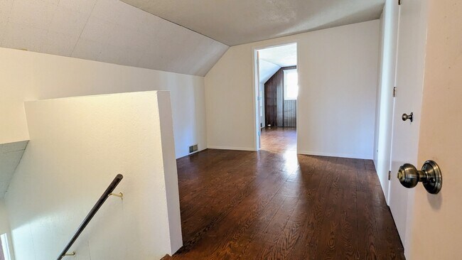 Building Photo - 917 S Summit St