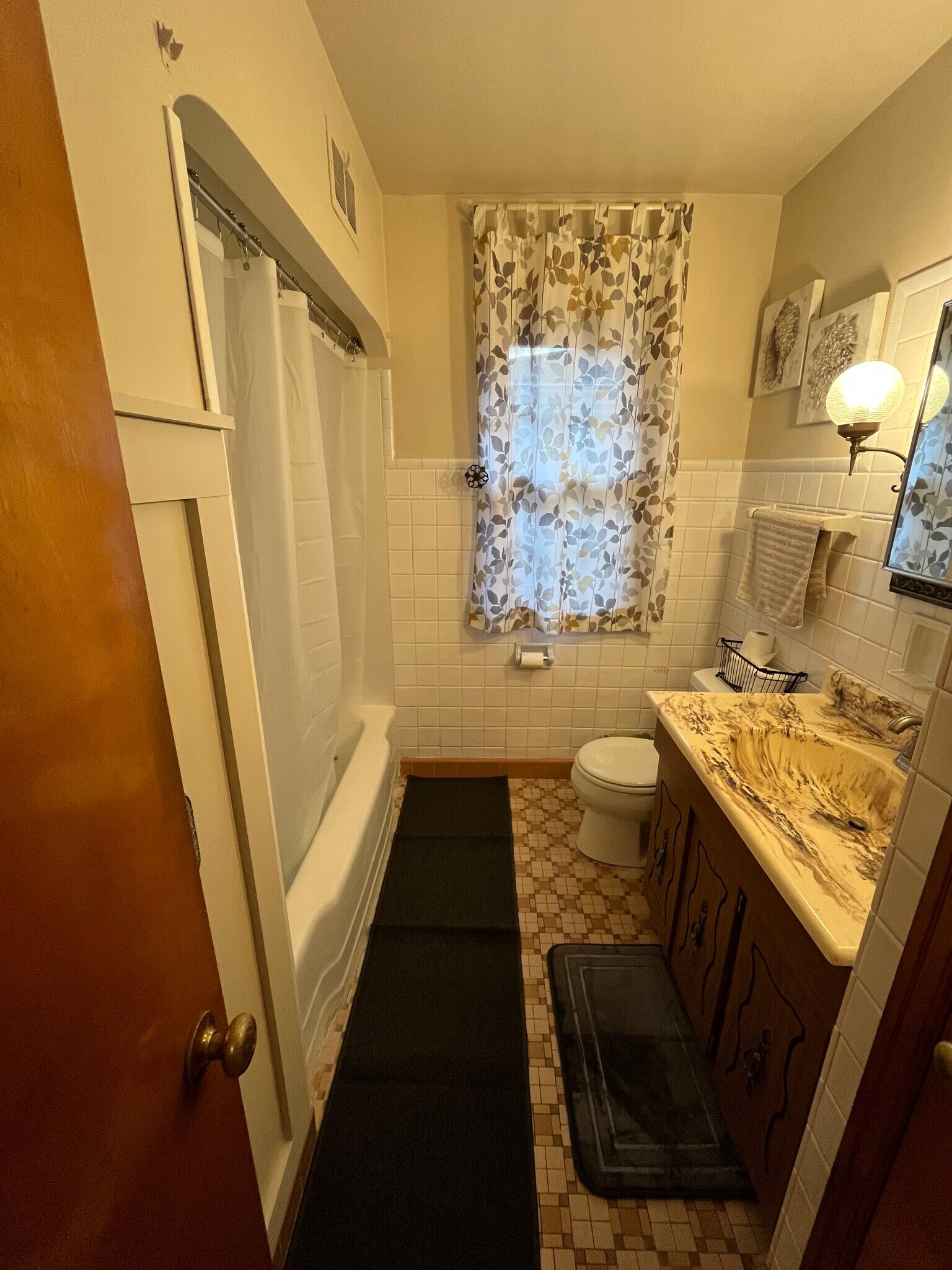 Building Photo - 220 E Wilbur Ave