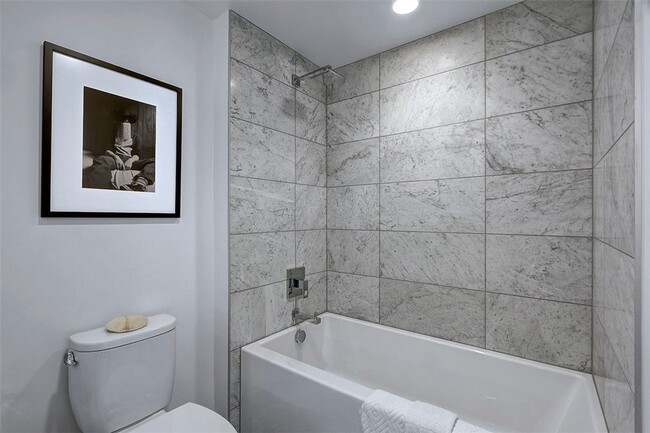 Building Photo - Bright and Modern World-Class Condo