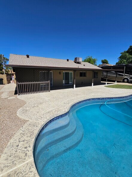 Building Photo - 4945 E Fox St