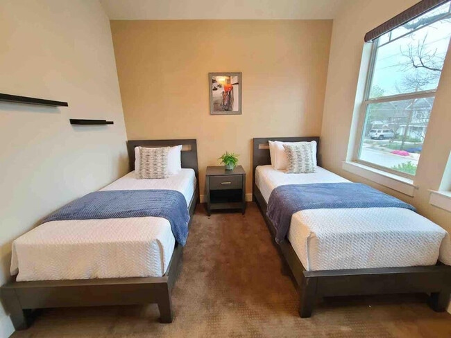 Building Photo - 1905 Frazier Ave