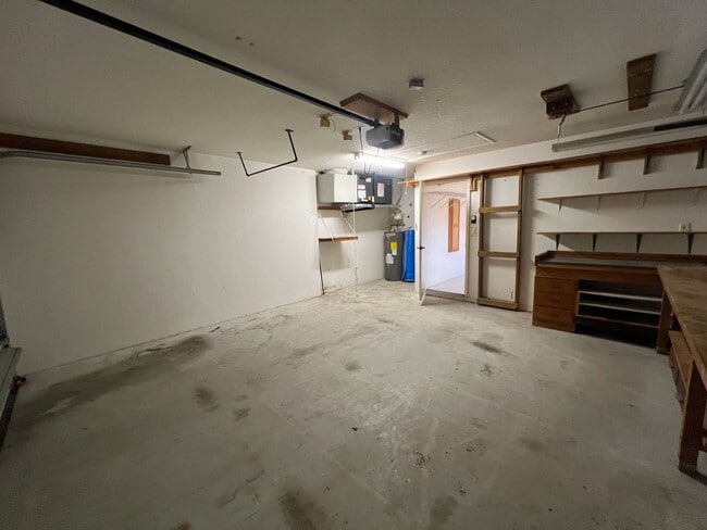 Building Photo - 18090 Avonsdale Cir