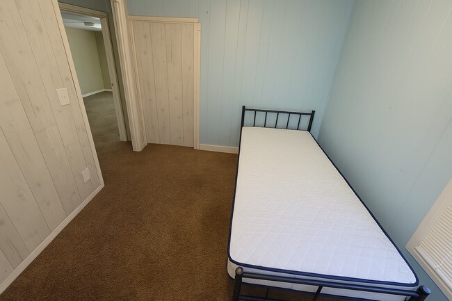 Building Photo - Cozy & Affordable 2BR Home – Only $825/month!