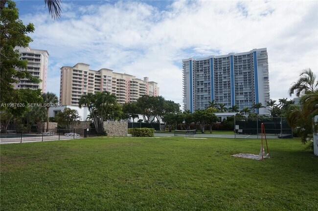 Building Photo - 210 Seaview Dr