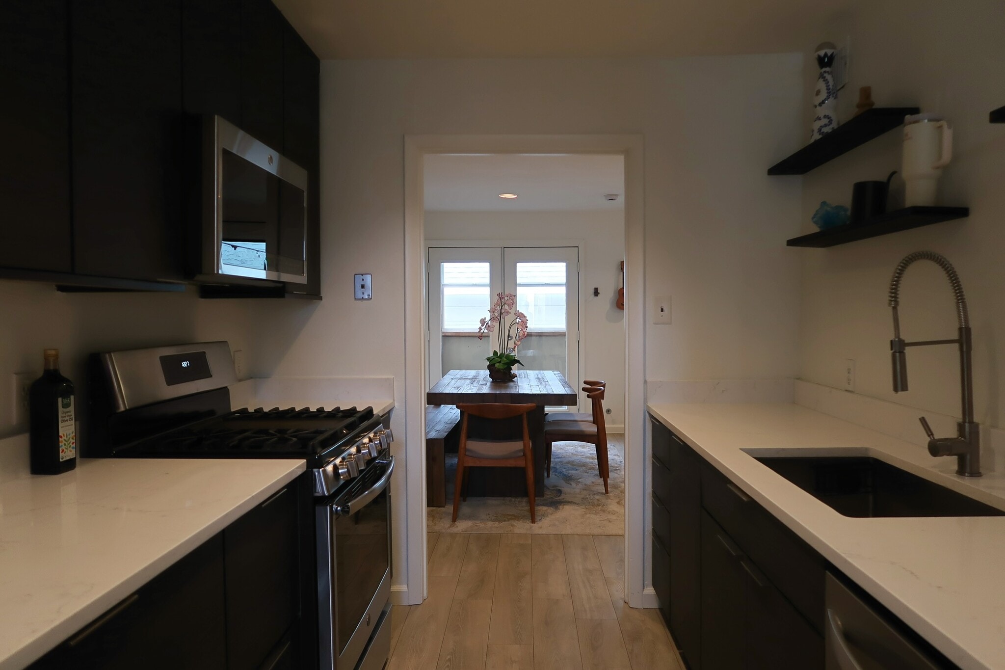 Building Photo - 1106 W 6th St