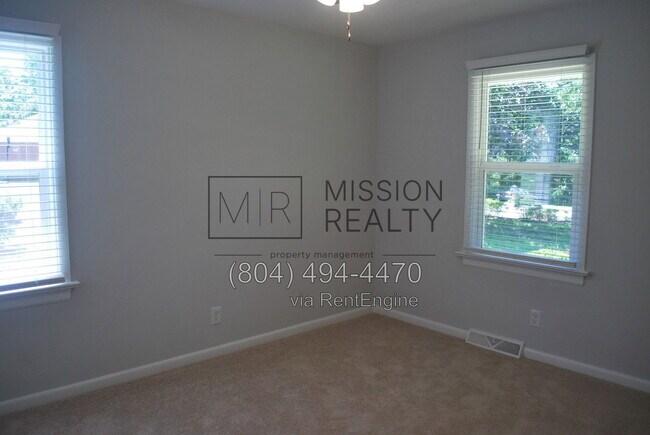 Building Photo - 8030 Willow Ave