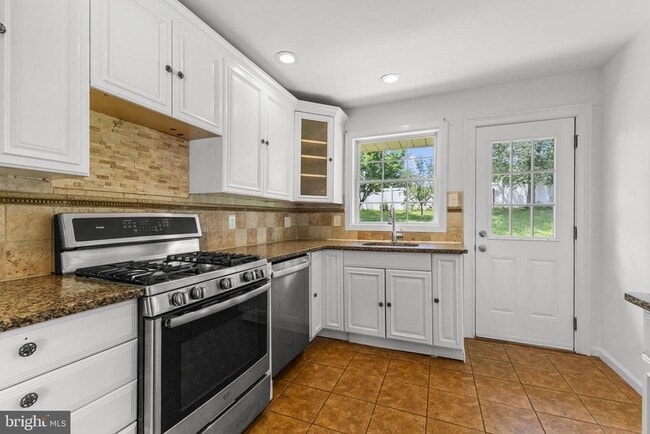 Building Photo - 215 Dolores Dr