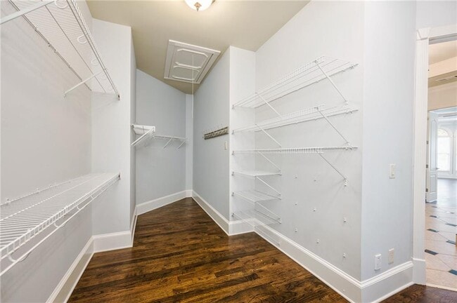 Building Photo - 105 Chablis Ct
