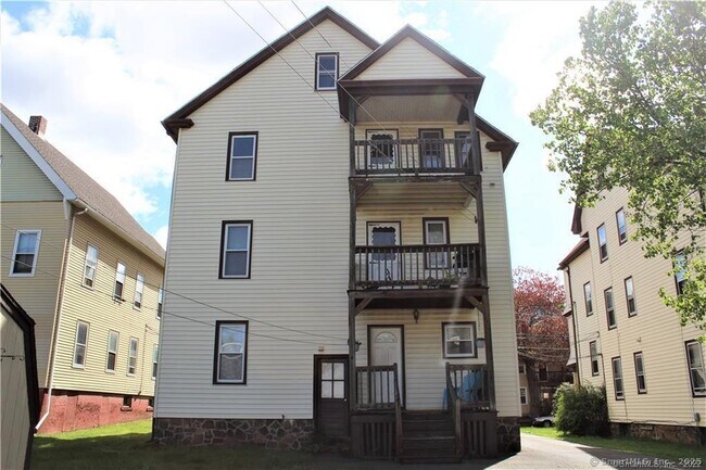 Building Photo - 494 Stanley St