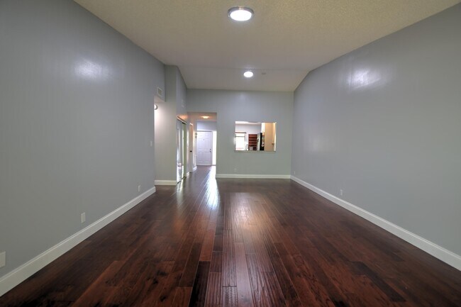 Building Photo - 5087 Oakhill Ln