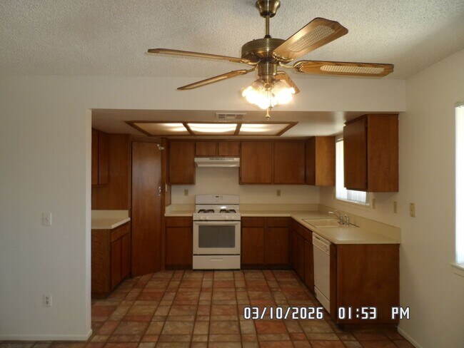 Building Photo - 3 Bedrooms, 1.75 Bathrooms, Approx. 1542 sq. ft., 2 Car Garage, Covered Patio, Large Fenced Corne...