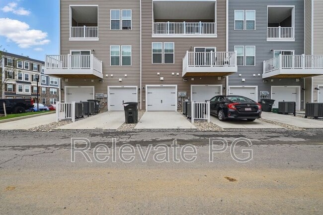 Building Photo - 636 Brookwood Glen Terrace