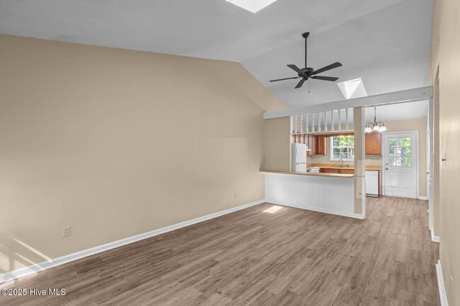 Building Photo - 141 Pine Crest Dr