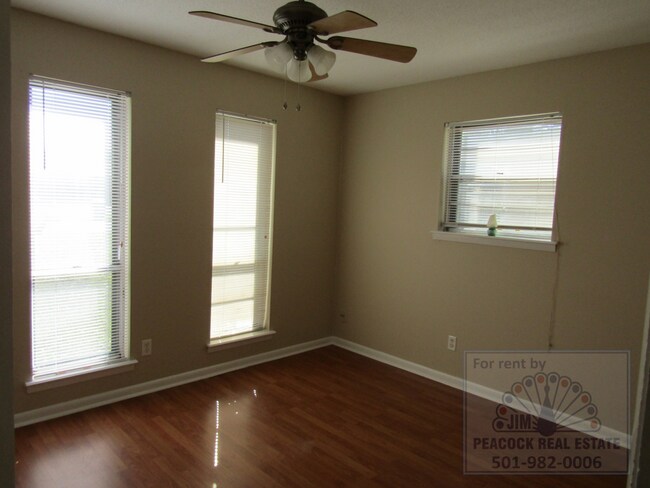 Building Photo - 3022 Hines Dr