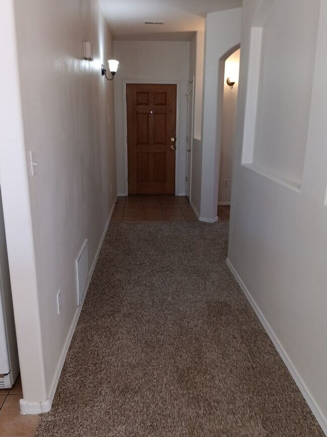 Building Photo - 3 Bedroom, 2 Bathroom Home! Available Soon!!