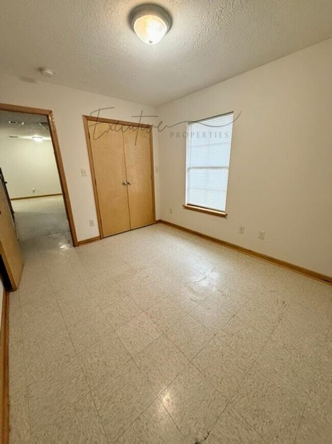 Building Photo - 2208 N Malcolm St