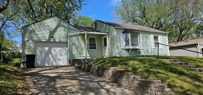 Building Photo - COMING SOON!! Available Soon in SF KCMO