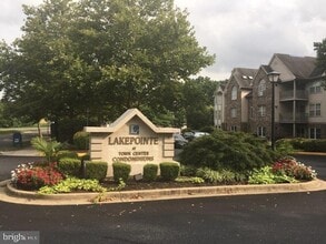 Building Photo - 9808 Lake Point Ct