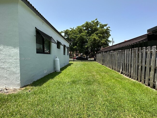 Building Photo - 3050 SW 21st St