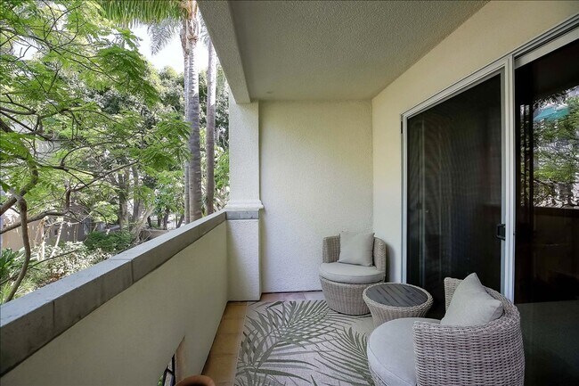 Building Photo - 438 Por La Mar Cir