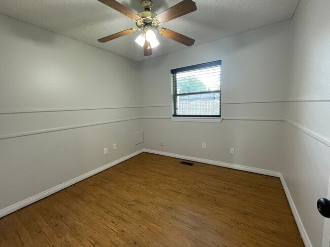 Building Photo - Edmond Rental