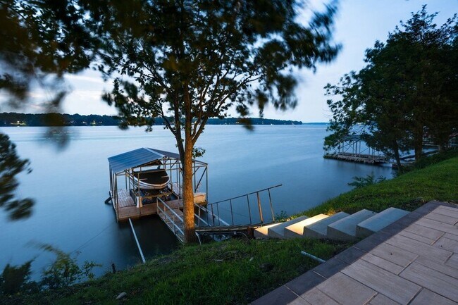 Building Photo - 389 Green Harbor Rd