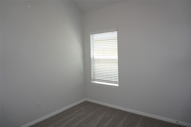 Building Photo - 11893 E Gate Dr